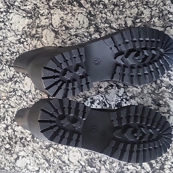 Black Brie Boots - Picture 5 of 6